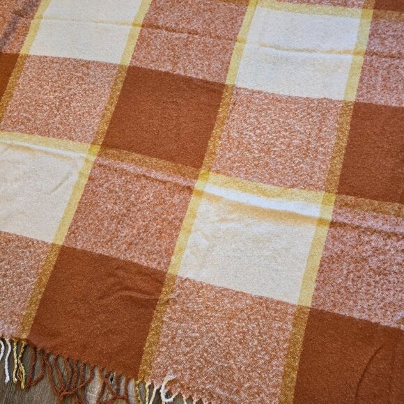 Linens N Things Throw Blanket Plaid Camp Stadium Fringe Picnic Parade Cabin - Picture 2 of 8